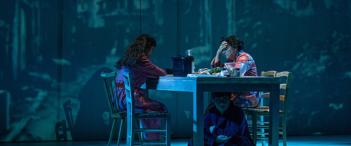 1327-mere-wajdi-mouawad-piece-de-theatre-